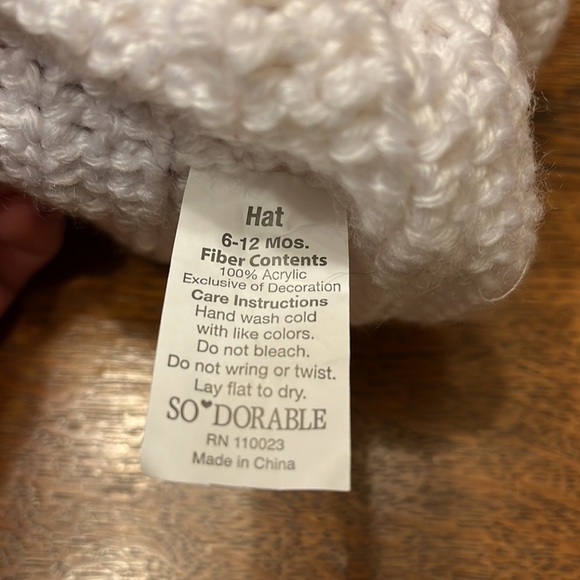 White crocheted hat with red glitter bow. Infant size 6-12mo. - Picture 3 of 4